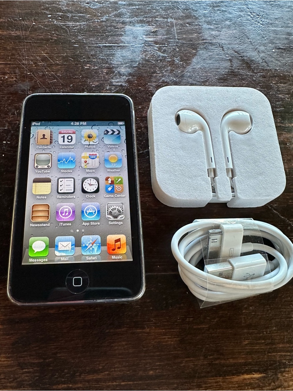 Apple iPod Touch 3rd Gen 32gb (5000+ Songs)